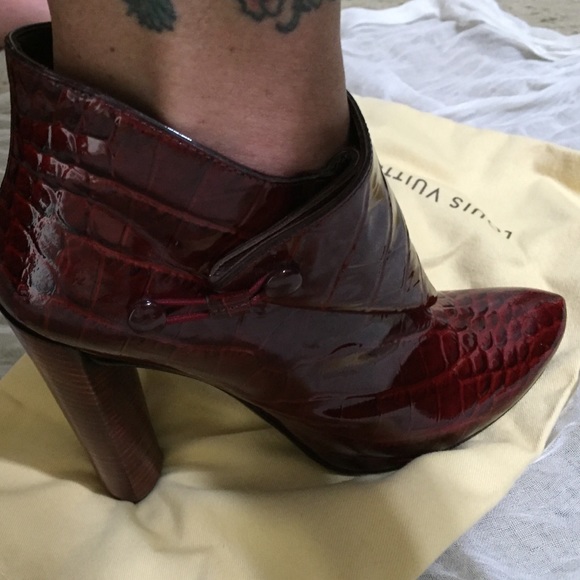 🎉HP🎉 LV Stunning-rare burgundy❤️! Booties! 💕 - Picture 3 of 4
